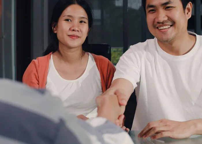 young-asian-pregnant-couple