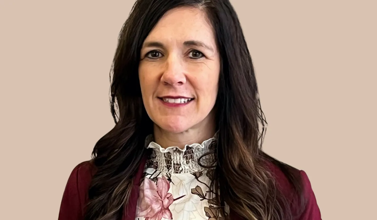 kelly hunt headshot